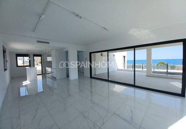 Beachfront Detached Villa with Private Pool in Torrevieja 11