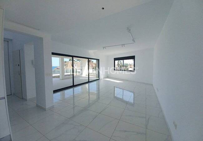 Beachfront Detached Villa with Private Pool in Torrevieja 15