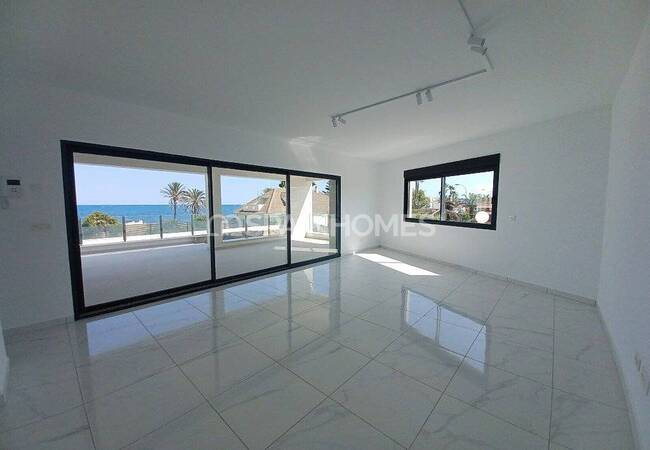 Beachfront Detached Villa with Private Pool in Torrevieja 8