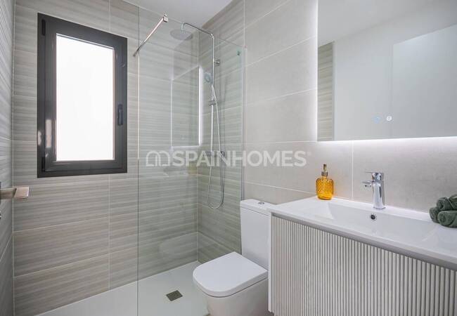 Torrevieja'da Özel Havuzlu Satılık Şık Tasarımlı Evler 53