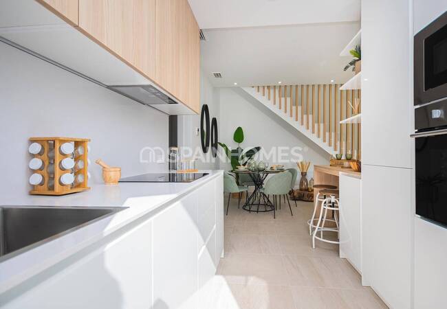 Torrevieja'da Özel Havuzlu Satılık Şık Tasarımlı Evler 32