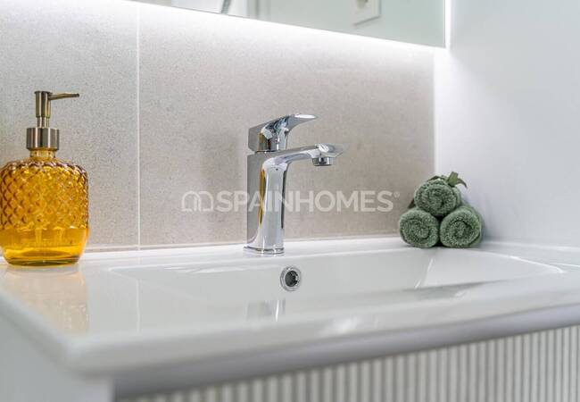 Torrevieja'da Özel Havuzlu Satılık Şık Tasarımlı Evler 49