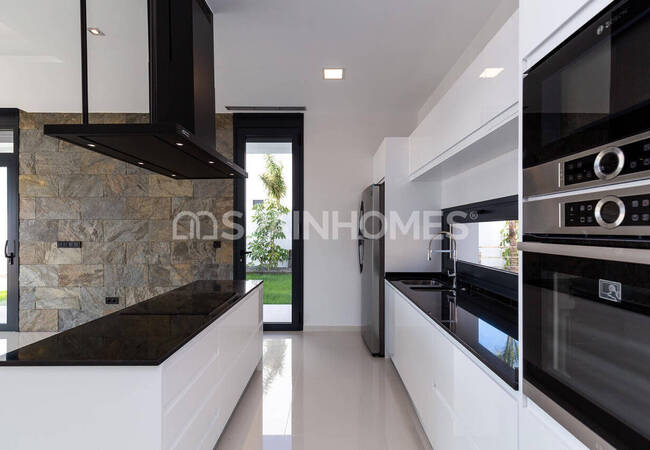 Finestrat'ta Plaja ve Şehre 5 Km Mesafede Lüks Villalar 15