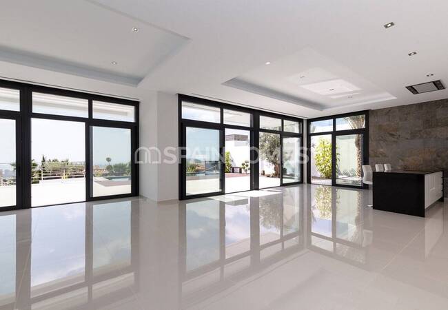 Finestrat'ta Plaja ve Şehre 5 Km Mesafede Lüks Villalar 11