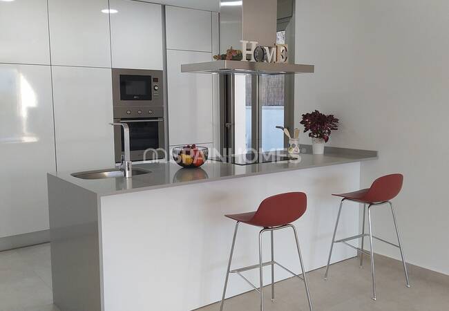 Villamartin Costa Blanca'da Özel Havuzlu Şık Villalar 12