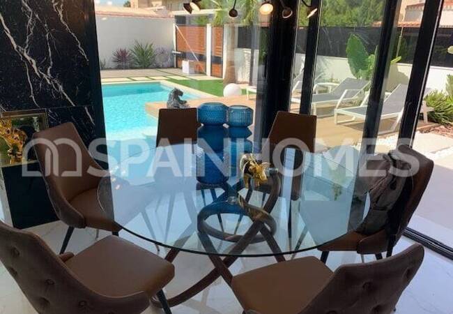 Lyxiga Och Rymliga Villor Med Privat Simbassäng I Torrevieja 17