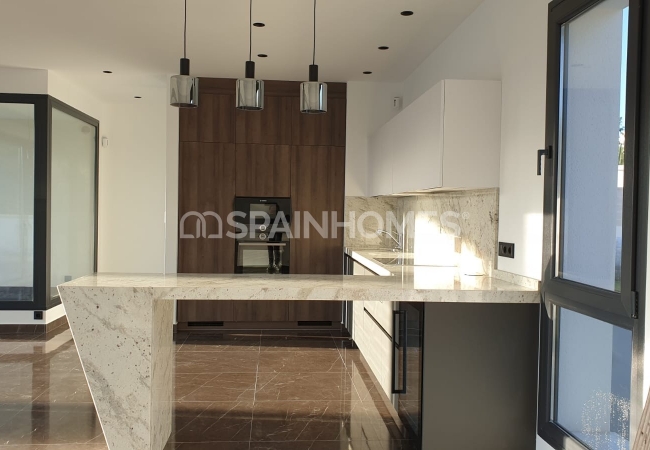 Villas with Sea, City, and Nature Views in Benidorm Alicante 33