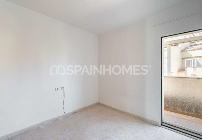 Alicante El Campello'da Sahile Yakın Havuzlu Sitede Geniş Villa 11