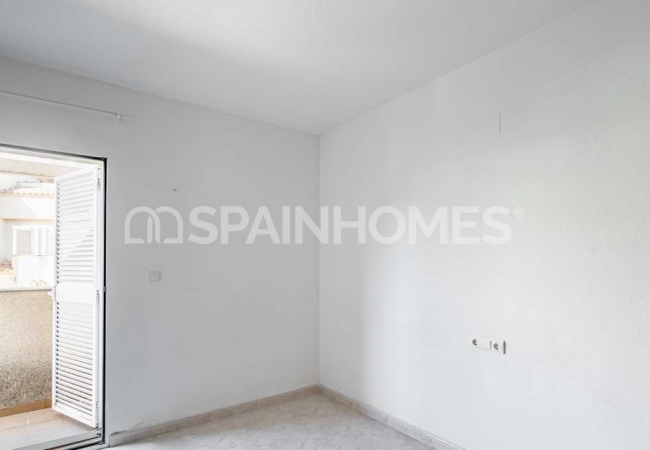 Alicante El Campello'da Sahile Yakın Havuzlu Sitede Geniş Villa 23