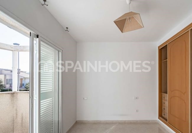 Alicante El Campello'da Sahile Yakın Havuzlu Sitede Geniş Villa 28