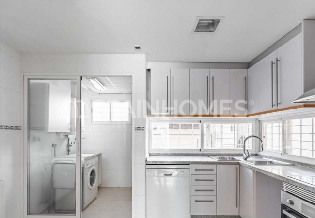 Alicante El Campello'da Sahile Yakın Havuzlu Sitede Geniş Villa 32