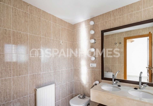 Alicante El Campello'da Sahile Yakın Havuzlu Sitede Geniş Villa 19