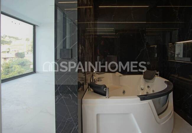 Alicante Altea'da Muhteşem Manzaralı Lüks Villa 37