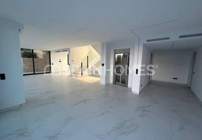 Alicante Altea'da Muhteşem Manzaralı Lüks Villa 15