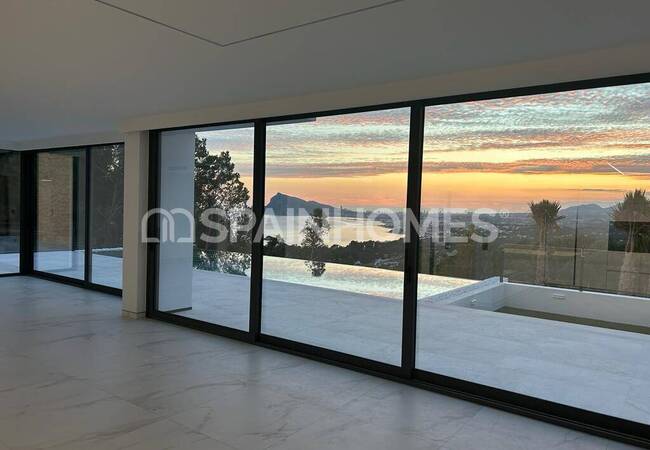 Alicante Altea'da Muhteşem Manzaralı Lüks Villa 18