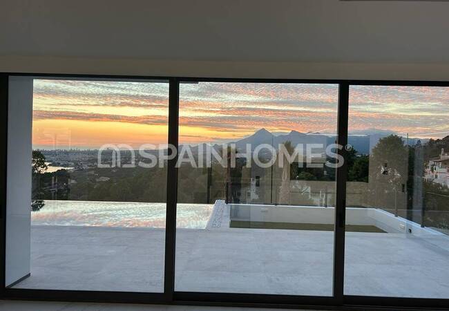 Alicante Altea'da Muhteşem Manzaralı Lüks Villa 17