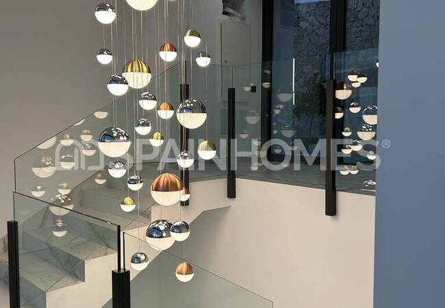 Alicante Altea'da Muhteşem Manzaralı Lüks Villa 26