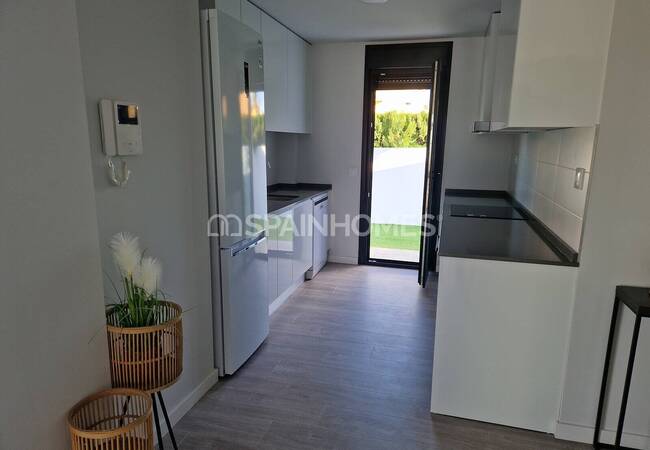 Houses in a Complex with Pool Near the Coast in Alicante 7