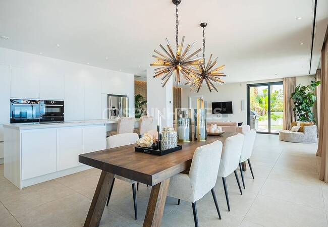 Finestrat Alicante'de Sahile Yakın Konumda Taşınmaya Hazır Villa 17