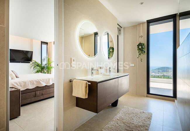 Finestrat Alicante'de Sahile Yakın Konumda Taşınmaya Hazır Villa 24