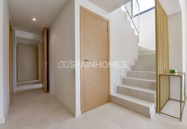 Finestrat'ta Sahile Yakın Bahçeli ve Havuzlu Müstakil Villalar 27