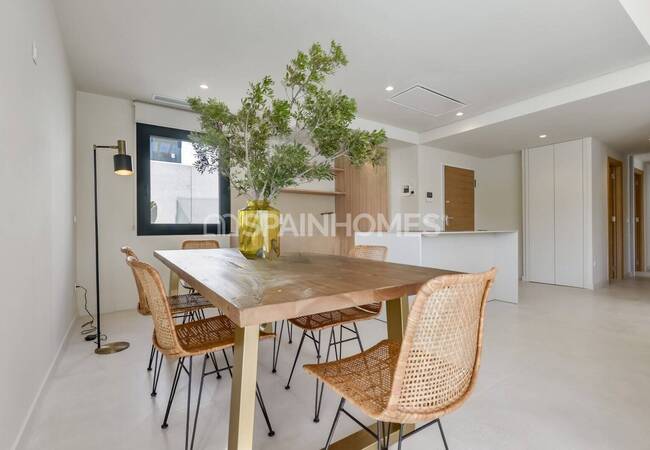 Finestrat'ta Sahile Yakın Bahçeli ve Havuzlu Müstakil Villalar 20