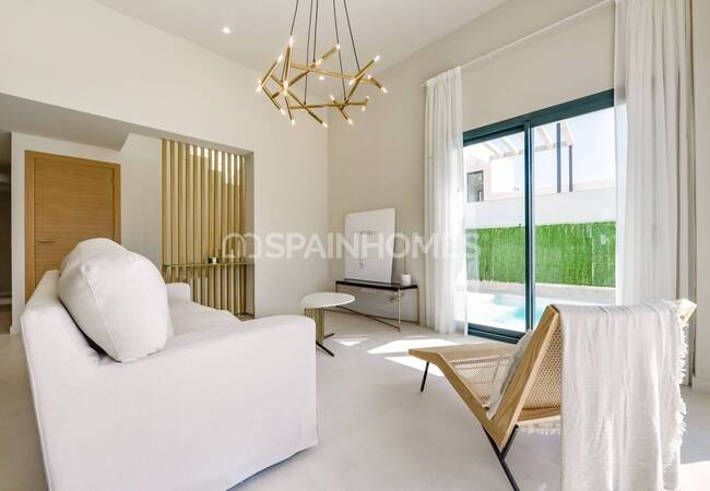 Finestrat'ta Sahile Yakın Bahçeli ve Havuzlu Müstakil Villalar 17