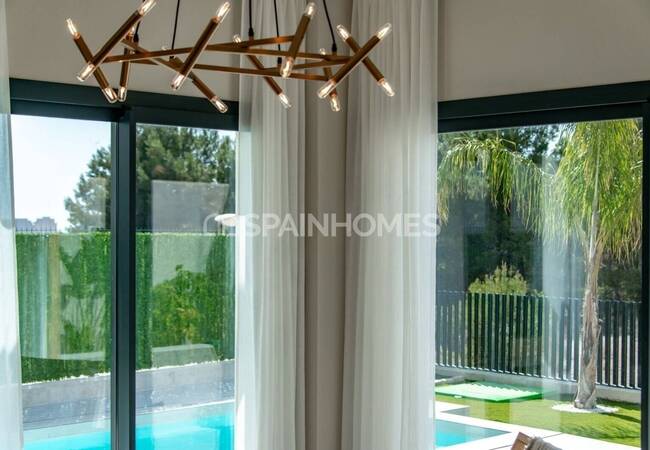 Finestrat'ta Sahile Yakın Bahçeli ve Havuzlu Müstakil Villalar 19