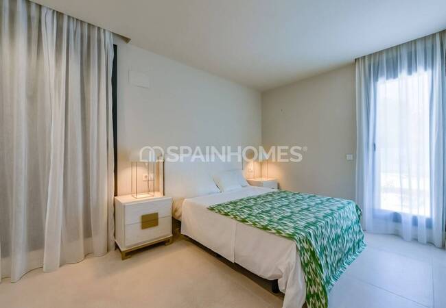 Finestrat'ta Sahile Yakın Bahçeli ve Havuzlu Müstakil Villalar 36