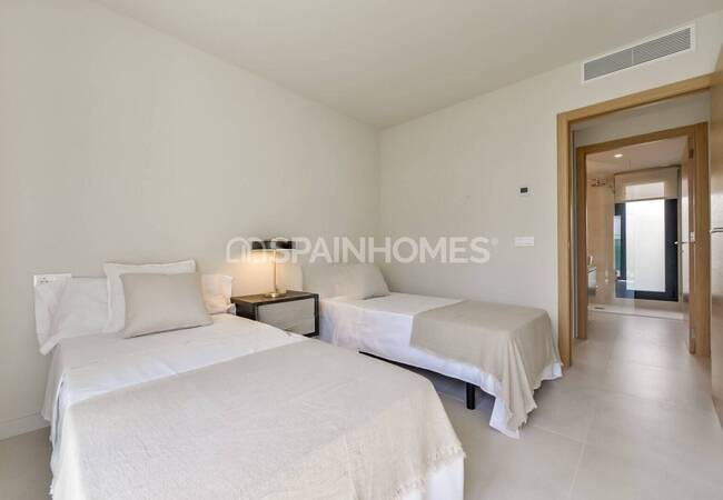 Finestrat'ta Sahile Yakın Bahçeli ve Havuzlu Müstakil Villalar 29