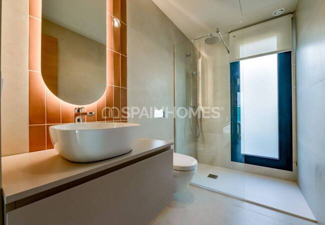 Finestrat'ta Sahile Yakın Bahçeli ve Havuzlu Müstakil Villalar 38