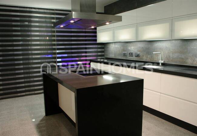 Ready to Move Villa with Stunning Sea and City Views in Benidorm 29