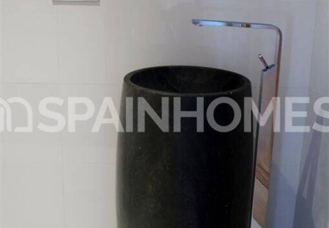 Ready to Move Villa with Stunning Sea and City Views in Benidorm 33