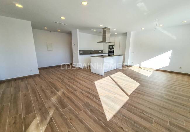 Calpe'de Deniz Manzaralı Geniş Bahçeli Taşınmaya Hazır Villa 25