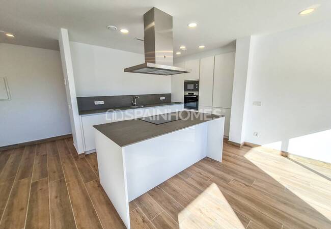 Calpe'de Deniz Manzaralı Geniş Bahçeli Taşınmaya Hazır Villa 26