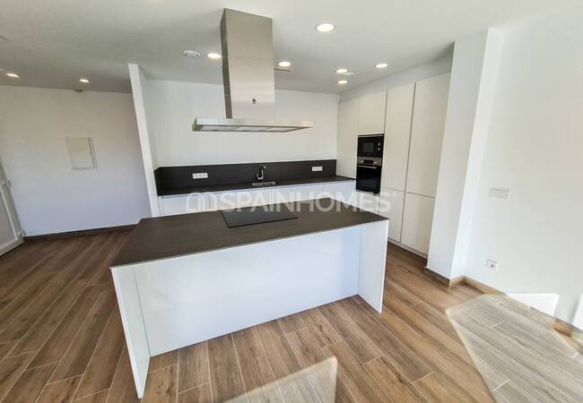 Calpe'de Deniz Manzaralı Geniş Bahçeli Taşınmaya Hazır Villa 28