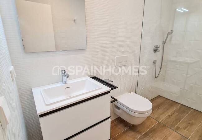 Calpe'de Deniz Manzaralı Geniş Bahçeli Taşınmaya Hazır Villa 37