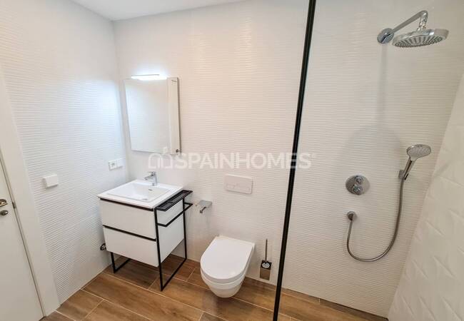 Calpe'de Deniz Manzaralı Geniş Bahçeli Taşınmaya Hazır Villa 40