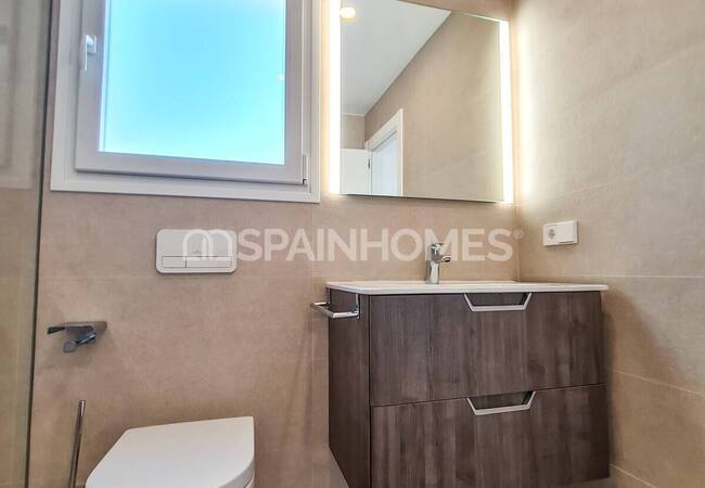 Calpe'de Deniz Manzaralı Geniş Bahçeli Taşınmaya Hazır Villa 44