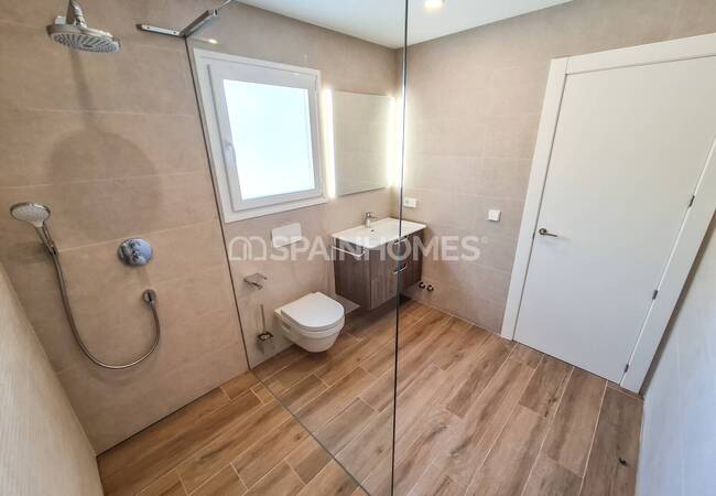 Calpe'de Deniz Manzaralı Geniş Bahçeli Taşınmaya Hazır Villa 46