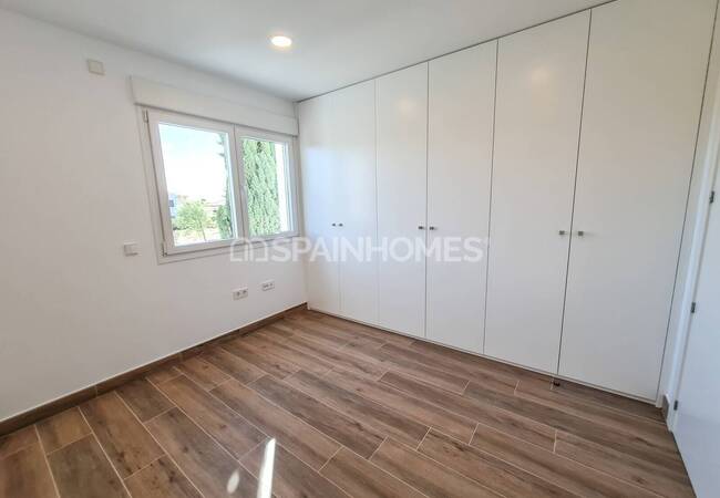 Calpe'de Deniz Manzaralı Geniş Bahçeli Taşınmaya Hazır Villa 43