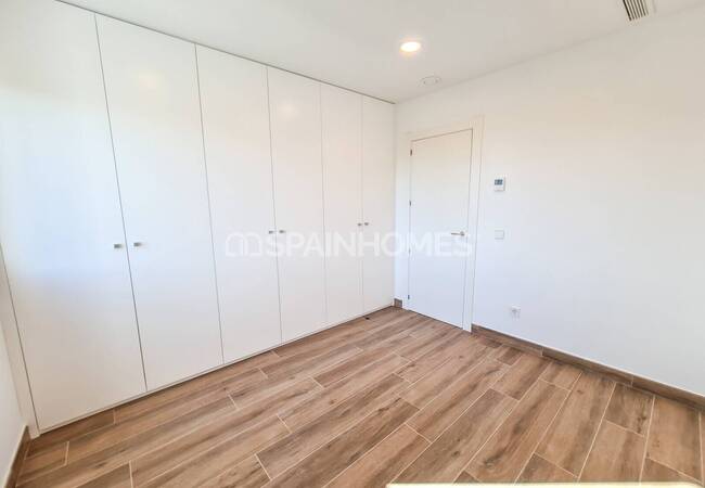 Calpe'de Deniz Manzaralı Geniş Bahçeli Taşınmaya Hazır Villa 36