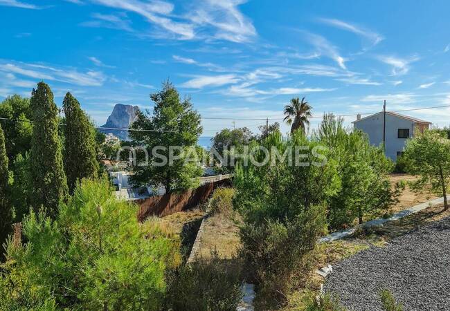 Calpe'de Deniz Manzaralı Geniş Bahçeli Taşınmaya Hazır Villa 48