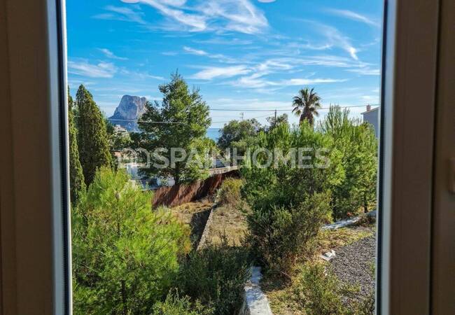 Calpe'de Deniz Manzaralı Geniş Bahçeli Taşınmaya Hazır Villa 50