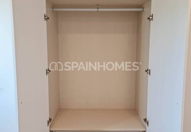 Calpe'de Deniz Manzaralı Geniş Bahçeli Taşınmaya Hazır Villa 47