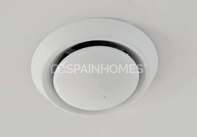 Calpe'de Deniz Manzaralı Geniş Bahçeli Taşınmaya Hazır Villa 53