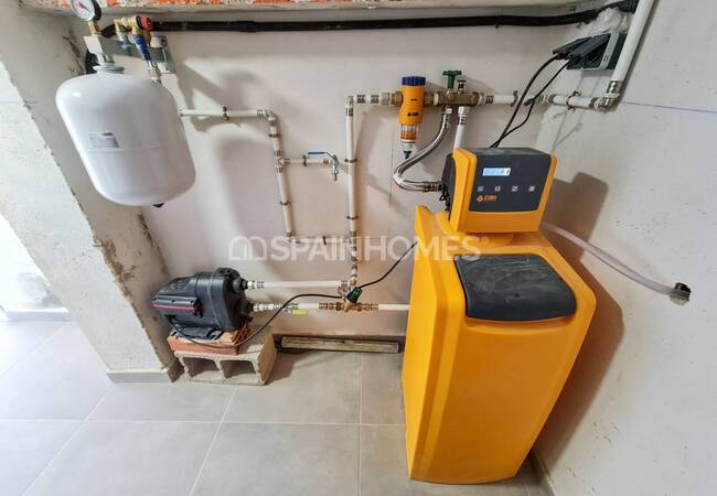 Calpe'de Deniz Manzaralı Geniş Bahçeli Taşınmaya Hazır Villa 58