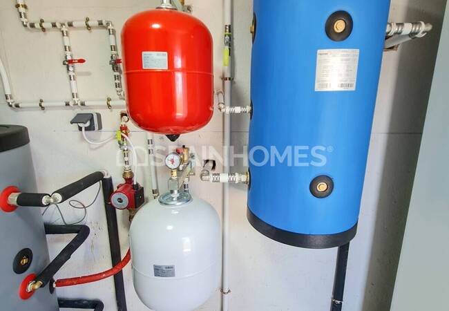 Calpe'de Deniz Manzaralı Geniş Bahçeli Taşınmaya Hazır Villa 56