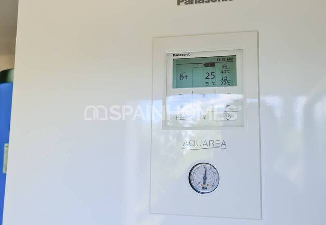 Calpe'de Deniz Manzaralı Geniş Bahçeli Taşınmaya Hazır Villa 55