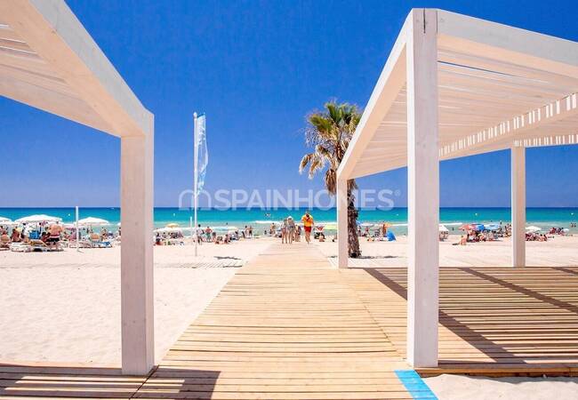 Calpe'de Deniz Manzaralı Geniş Bahçeli Taşınmaya Hazır Villa 59